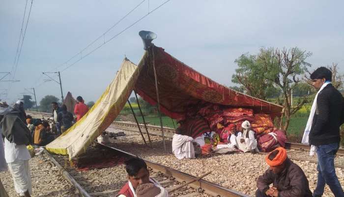 गुर्जरों का आंदोलन चौथे दिन भी जारी, पुलिस ने बढ़ाई फोर्स गुर्जरों का आंदोलन चौथे दिन भी जारी, पुलिस ने बढ़ाई फोर्स