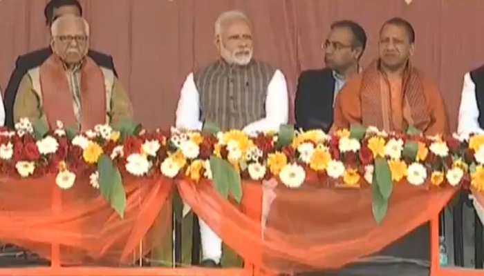 वृंदावन में बोले PM मोदी, 'सबका साथ-सबका विकास ही नए भारत के विकास का रास्ता है' वृंदावन में बोले PM मोदी, 'सबका साथ-सबका विकास ही नए भारत के विकास का रास्ता है'