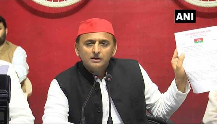 अखिलेश बोले- मुझे साजिश के तहत रोका, रजिस्ट्रार ने कहा- एक दिन पहले ही बता दिया था अनुमति नहीं है अखिलेश बोले- मुझे साजिश के तहत रोका, रजिस्ट्रार ने कहा- एक दिन पहले ही बता दिया था अनुमति नहीं है