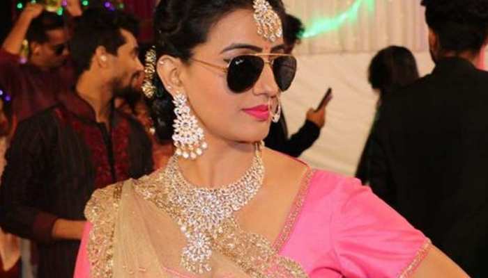 भोजपुरी एक्ट्रेस अक्षरा सिंह के शो में हुआ हंगामा, गुस्साए लोगों ने किया पथराव भोजपुरी एक्ट्रेस अक्षरा सिंह के शो में हुआ हंगामा, गुस्साए लोगों ने किया पथराव