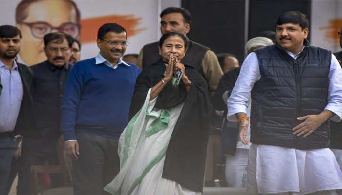 AAP की रैली में बोलीं ममता बनर्जी, 'राष्ट्रीय स्तर पर भी एकजुट होकर लड़ेगा विपक्ष' AAP की रैली में बोलीं ममता बनर्जी, 'राष्ट्रीय स्तर पर भी एकजुट होकर लड़ेगा विपक्ष'
