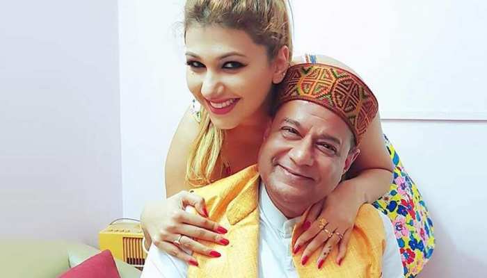 Bigg Boss में खुलेआम प्यार का इजहार करने वाले अनूप जलोटा बोले, 'हर रोज वैलेंटाइन डे मनाता हूं' Bigg Boss में खुलेआम प्यार का इजहार करने वाले अनूप जलोटा बोले, 'हर रोज वैलेंटाइन डे मनाता हूं'