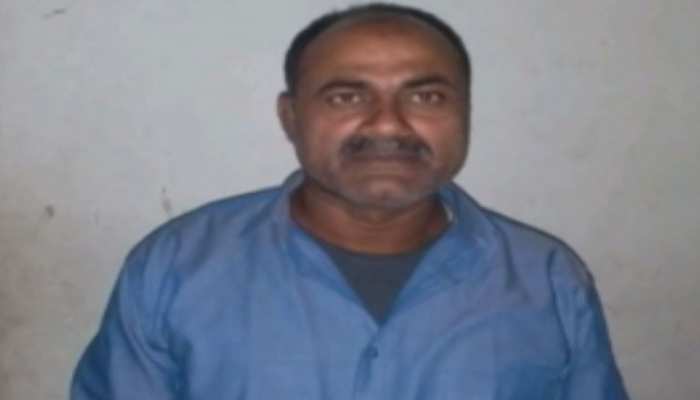 कुशीनगर जहरीली शराब कांड का बिहार कनेक्शन, आरोपी आरजेडी नेता गिरफ्तार कुशीनगर जहरीली शराब कांड का बिहार कनेक्शन, आरोपी आरजेडी नेता गिरफ्तार