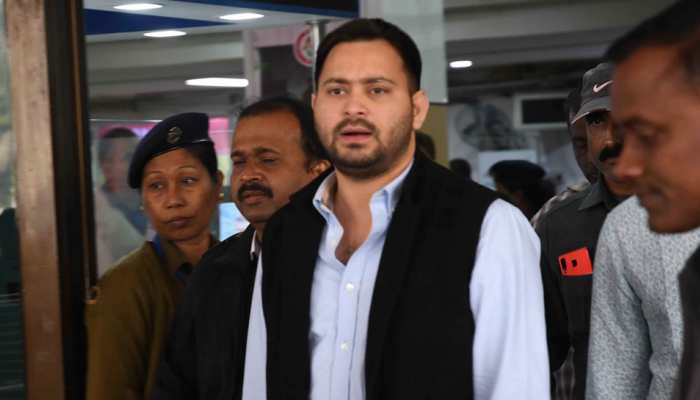 तेजस्वी यादव ने नीतीश कुमार पर साधा निशाना, कहा - 'चाचा पेपर से खेलने में माहिर' तेजस्वी यादव ने नीतीश कुमार पर साधा निशाना, कहा - 'चाचा पेपर से खेलने में माहिर'