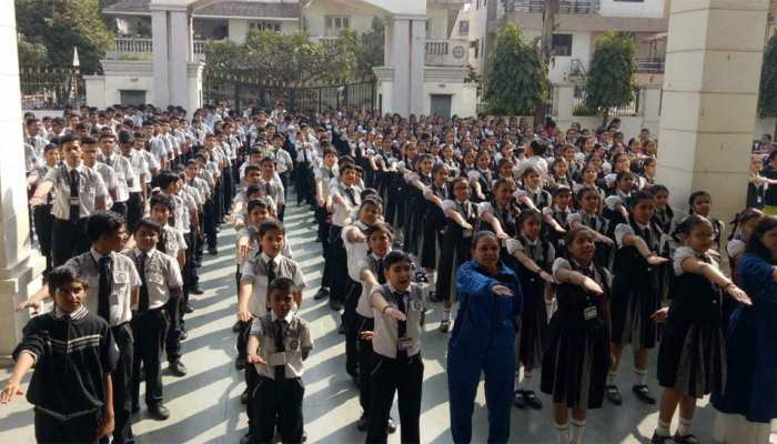 पहली से 12वीं तक के छात्रों ने ली प्रतिज्ञा, माता-पिता की मर्जी से ही करेंगे शादी पहली से 12वीं तक के छात्रों ने ली प्रतिज्ञा, माता-पिता की मर्जी से ही करेंगे शादी