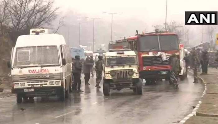 J&K: अवंतीपोरा में CRPF के काफिले पर आतंकी हमला, 18 जवान शहीद, कई घायल J&K: अवंतीपोरा में CRPF के काफिले पर आतंकी हमला, 18 जवान शहीद, कई घायल