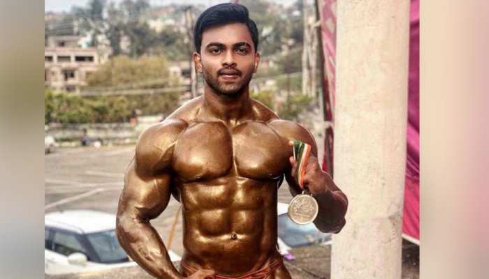 बेटे के सपने को पूरा करने के लिए मां ने बेचा मंगलसूत्र, अब बॉडी बिल्डिंग में जीता सिल्वर मेडल बेटे के सपने को पूरा करने के लिए मां ने बेचा मंगलसूत्र, अब बॉडी बिल्डिंग में जीता सिल्वर मेडल