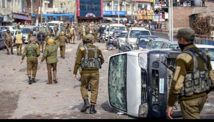 पुलवामा: विशेषज्ञों का दावा, हमले में RDX नहीं, कीलों और इन चीजों का हुआ था इस्तेमाल पुलवामा: विशेषज्ञों का दावा, हमले में RDX नहीं, कीलों और इन चीजों का हुआ था इस्तेमाल