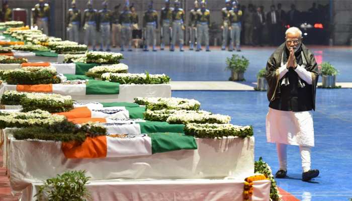 पीएम मोदी ने दिया मंत्रियों और सांसदों को निर्देश, शहीद जवानों के अंतिम संस्कार में रहें मौजूद पीएम मोदी ने दिया मंत्रियों और सांसदों को निर्देश, शहीद जवानों के अंतिम संस्कार में रहें मौजूद