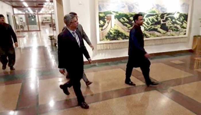 नहीं मान रहा पाकिस्तान, आतंकियों पर कार्रवाई करने की बजाय उठाया ये कदम... नहीं मान रहा पाकिस्तान, आतंकियों पर कार्रवाई करने की बजाय उठाया ये कदम...