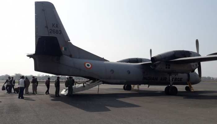 एयरफोर्स के विमान में आई खराबी, कई घंटे तक पटना एयरपोर्ट पर फंसे रहे शहीदों के शव एयरफोर्स के विमान में आई खराबी, कई घंटे तक पटना एयरपोर्ट पर फंसे रहे शहीदों के शव
