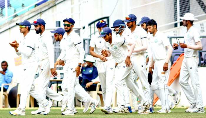 Irani Cup: विदर्भ ने लगातार दूसरी साल जीता खिताब, हनुमा विहारी के 2 शतक बेकार Irani Cup: विदर्भ ने लगातार दूसरी साल जीता खिताब, हनुमा विहारी के 2 शतक बेकार