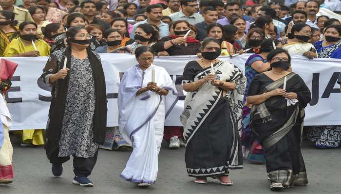 ममता बनर्जी ने कहा, 'राष्ट्र अपने बहादुर जवानों के साथ एकजुट खड़ा है' ममता बनर्जी ने कहा, 'राष्ट्र अपने बहादुर जवानों के साथ एकजुट खड़ा है'