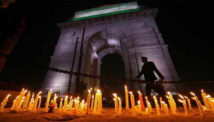 पुलवामा हमला: दिल्ली में कश्मीरी छात्रों को सता रहा अपनी सुरक्षा का डर पुलवामा हमला: दिल्ली में कश्मीरी छात्रों को सता रहा अपनी सुरक्षा का डर