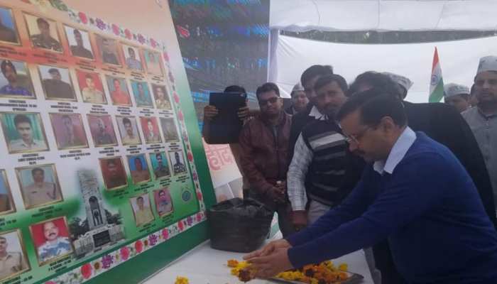 पुलवामा आतंकी हमला देश पर हमला, PAK को देना चाहिए मुंहतोड़ जवाब: केजरीवाल पुलवामा आतंकी हमला देश पर हमला, PAK को देना चाहिए मुंहतोड़ जवाब: केजरीवाल