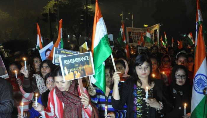 अमेरिका में सैकड़ो भारतीयों ने पुलवामा हमले पर शोक प्रकट किया अमेरिका में सैकड़ो भारतीयों ने पुलवामा हमले पर शोक प्रकट किया