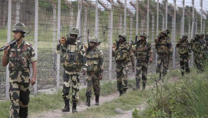 कश्मीर में तैनात हुई BSF और ITBP की 100 कंपनियां, 30 साल बाद बढ़ाई गई व्यापक सुरक्षा कश्मीर में तैनात हुई BSF और ITBP की 100 कंपनियां, 30 साल बाद बढ़ाई गई व्यापक सुरक्षा