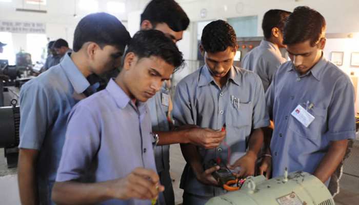 चौथे इंडस्ट्रियल रिवॉल्यूशन की तैयारी, भारत में 1 करोड़ युवाओं को ट्रेनिंग देगी Deloitte चौथे इंडस्ट्रियल रिवॉल्यूशन की तैयारी, भारत में 1 करोड़ युवाओं को ट्रेनिंग देगी Deloitte