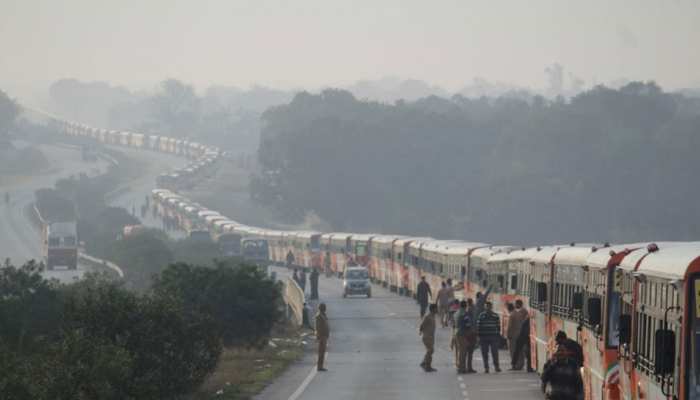 प्रयागराज: गिनीज रिकॉर्ड के लिए UPSRTC ने निकाला 510 बसों का काफिला प्रयागराज: गिनीज रिकॉर्ड के लिए UPSRTC ने निकाला 510 बसों का काफिला