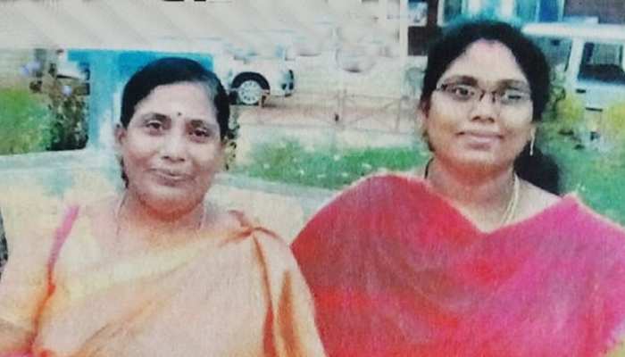 तमिलनाडु: एक ही परीक्षा उत्तीर्ण करने वाली मां, बेटी को मिली राज्य सरकार की नौकरी तमिलनाडु: एक ही परीक्षा उत्तीर्ण करने वाली मां, बेटी को मिली राज्य सरकार की नौकरी
