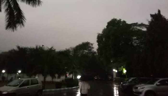 दिल्ली-NCR में रविवार को बरसे बादल, ओले गिरने की भी संभावना दिल्ली-NCR में रविवार को बरसे बादल, ओले गिरने की भी संभावना
