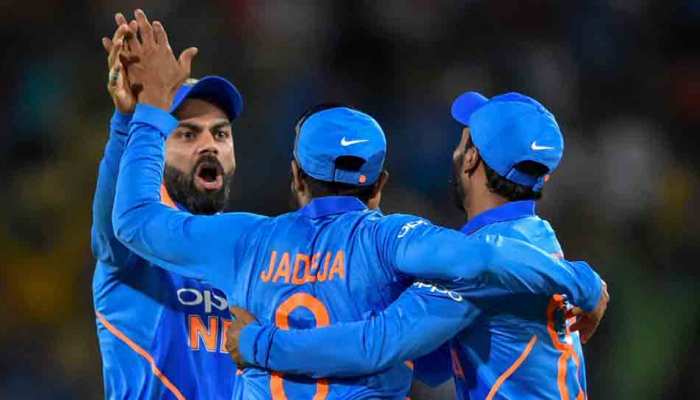 INDvAUS 2nd ODI: विराट कोहली और गेंदबाजों का कमाल, भारत को दिलाई वनडे में 500वीं जीत INDvAUS 2nd ODI: विराट कोहली और गेंदबाजों का कमाल, भारत को दिलाई वनडे में 500वीं जीत