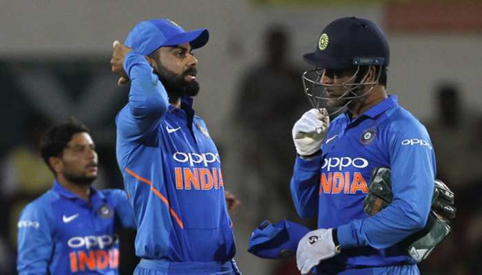 मैच के बाद कोहली का खुलासा, धोनी और रोहित शर्मा के इस फैसले में पलटी बाजी मैच के बाद कोहली का खुलासा, धोनी और रोहित शर्मा के इस फैसले में पलटी बाजी