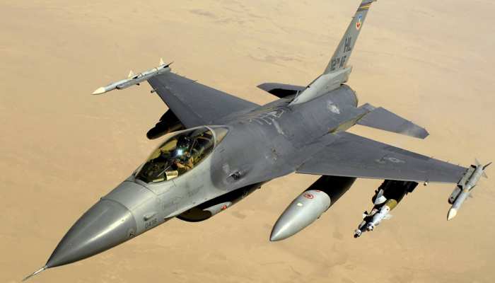 पाकिस्तानी F-16 ने 40-50 KM दूर से 4-5 AMRAAM से भारतीय विमानों को बनाया था निशाना पाकिस्तानी F-16 ने 40-50 KM दूर से 4-5 AMRAAM से भारतीय विमानों को बनाया था निशाना