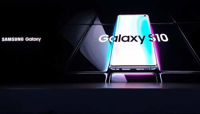 SAMSUNG ने भारत में एक साथ 3 स्मार्टफोन्स लॉन्च कर मचाया तहलका, जानें फीचर्स SAMSUNG ने भारत में एक साथ 3 स्मार्टफोन्स लॉन्च कर मचाया तहलका, जानें फीचर्स