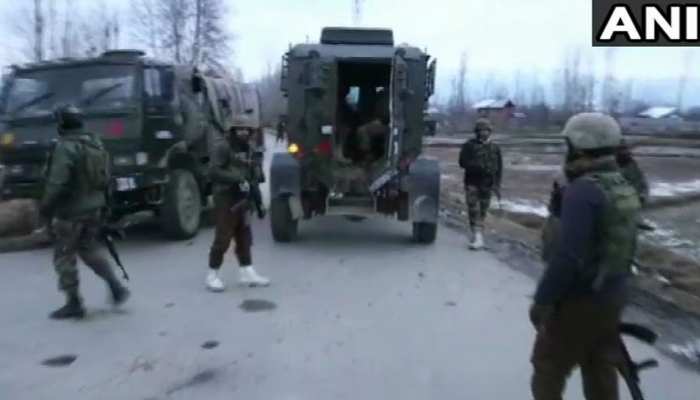 J&K: हंदवाड़ा में 1 आतंकी ढेर, एक और के छिपे होने की आशंका, रात से एनकाउंटर जारी J&K: हंदवाड़ा में 1 आतंकी ढेर, एक और के छिपे होने की आशंका, रात से एनकाउंटर जारी