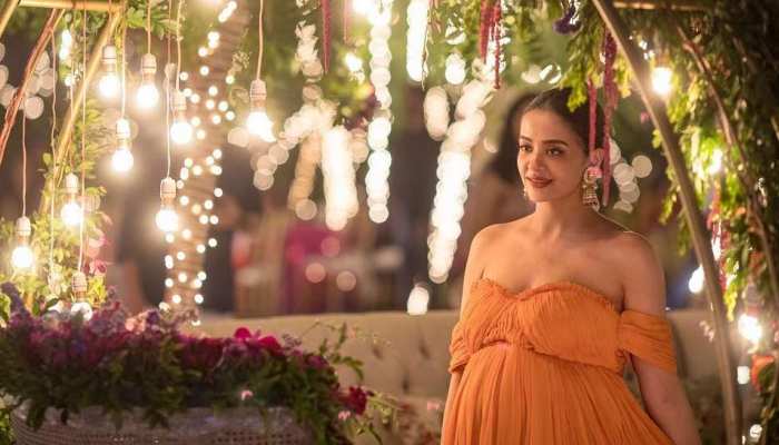 मां बनने वाली हैं 'हेट स्टोरी' फेम एक्ट्रेस, फैंस के साथ शेयर की बेबी शावर PHOTOS मां बनने वाली हैं 'हेट स्टोरी' फेम एक्ट्रेस, फैंस के साथ शेयर की बेबी शावर PHOTOS