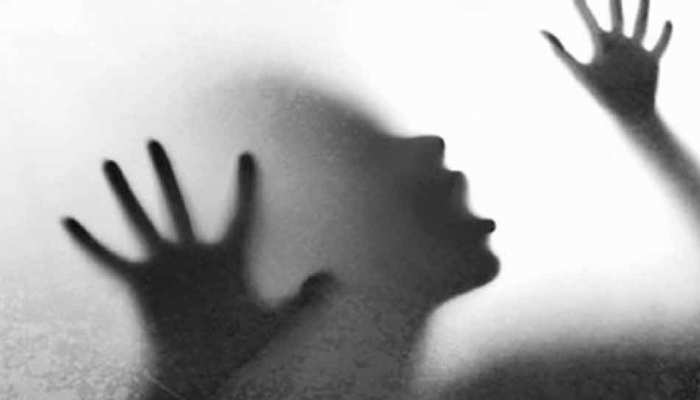 महाराष्ट्र : पहले की नाबालिग से जबरन शादी, फिर बलात्कार और... महाराष्ट्र : पहले की नाबालिग से जबरन शादी, फिर बलात्कार और...