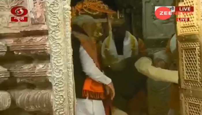 काशी विश्वनाथ कॉरिडोर की नींव रख बोले PM मोदी- 'विश्वनाथ का द्वार हमें मां गंगा से जोड़ेगा' काशी विश्वनाथ कॉरिडोर की नींव रख बोले PM मोदी- 'विश्वनाथ का द्वार हमें मां गंगा से जोड़ेगा'