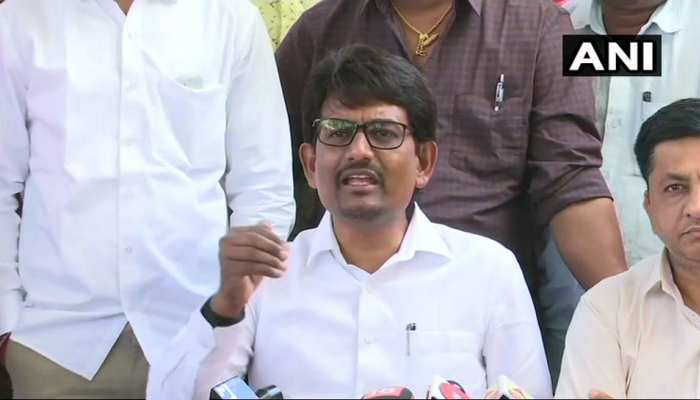 कांग्रेस विधायक अल्पेश ठाकोर बोले- 'मैं अपने लोगों के लिए लड़ाई को जारी रखूंगा और कांग्रेस में ही रहूंगा' कांग्रेस विधायक अल्पेश ठाकोर बोले- 'मैं अपने लोगों के लिए लड़ाई को जारी रखूंगा और कांग्रेस में ही रहूंगा'