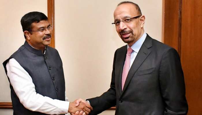 एक महीने में 2 रुपये महंगा हुआ पेट्रोल-डीजल, भारत ने सऊदी अरब से मांगी मदद एक महीने में 2 रुपये महंगा हुआ पेट्रोल-डीजल, भारत ने सऊदी अरब से मांगी मदद