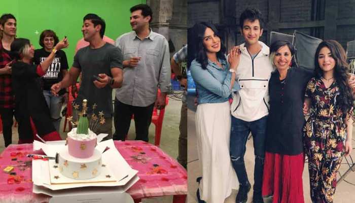 PHOTOS: 'स्काई इज पिंक' की शूटिंग हुई खत्म, पूरी टीम ने केक काटकर मनाया जश्न PHOTOS: 'स्काई इज पिंक' की शूटिंग हुई खत्म, पूरी टीम ने केक काटकर मनाया जश्न