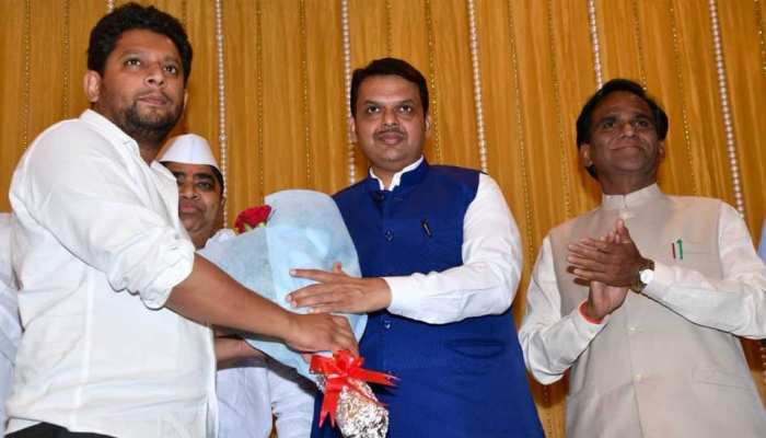 लोकसभा चुनाव 2019: तीन पीढ़ियां रहीं कांग्रेस में, अहमदनगर सीट के लिए सुजय पाटिल ने थामा बीजेपी का दामन लोकसभा चुनाव 2019: तीन पीढ़ियां रहीं कांग्रेस में, अहमदनगर सीट के लिए सुजय पाटिल ने थामा बीजेपी का दामन