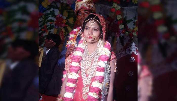 रायबरेली: दुल्हन बनी प्रेमिका को सिरफिरे आशिक ने मारी गोली, खुद भी किया सुसाइड रायबरेली: दुल्हन बनी प्रेमिका को सिरफिरे आशिक ने मारी गोली, खुद भी किया सुसाइड