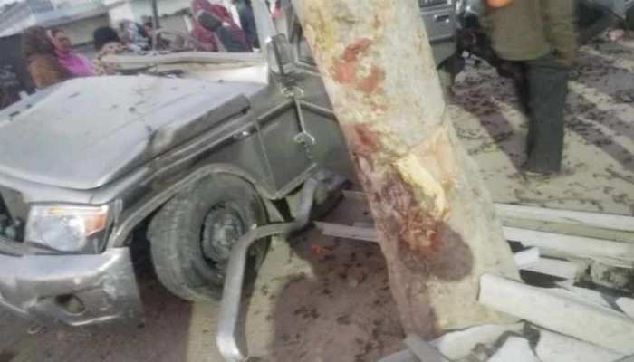 देवरिया: पेड़ से टकराई बरातियों से भरी बोलेरो, दर्दनाक हादसे में 8 की मौत देवरिया: पेड़ से टकराई बरातियों से भरी बोलेरो, दर्दनाक हादसे में 8 की मौत