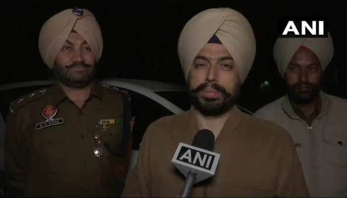 अमृतसर में देर रात सुनाई दी तेज धमाकों की आवाज, सहमे लोग, पुलिस ने बताया यह कारण अमृतसर में देर रात सुनाई दी तेज धमाकों की आवाज, सहमे लोग, पुलिस ने बताया यह कारण