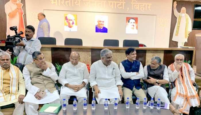 बिहार : 3 सदस्यीय समिति करेगी BJP उम्मीदवारों का चयन, जल्द ही होगी घोषणा बिहार : 3 सदस्यीय समिति करेगी BJP उम्मीदवारों का चयन, जल्द ही होगी घोषणा