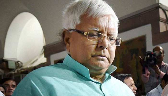 चारा घोटाला : लालू यादव की जमानत याचिका पर SC में हुई सुनवाई, सिब्बल ने पेश की दलीलें चारा घोटाला : लालू यादव की जमानत याचिका पर SC में हुई सुनवाई, सिब्बल ने पेश की दलीलें
