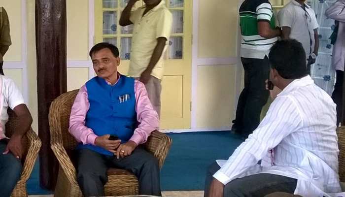 असम: BJP सांसद राम प्रसाद शर्मा ने छोड़ा पार्टी का साथ, लगाया यह आरोप... असम: BJP सांसद राम प्रसाद शर्मा ने छोड़ा पार्टी का साथ, लगाया यह आरोप...