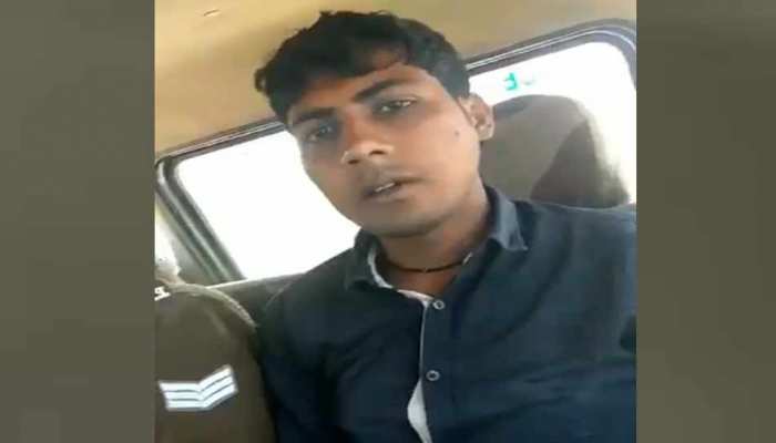 VIDEO: जेब में नहीं थे घर जाने के पैसे, डायल-100 पर किया फोन और मंगा ली पुलिस की गाड़ी VIDEO: जेब में नहीं थे घर जाने के पैसे, डायल-100 पर किया फोन और मंगा ली पुलिस की गाड़ी