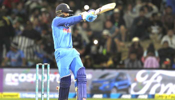 दिनेश कार्तिक ने आज ही के दिन आखिरी गेंद पर छक्का जमाकर दोहराया था मियादाद का कारनामा दिनेश कार्तिक ने आज ही के दिन आखिरी गेंद पर छक्का जमाकर दोहराया था मियादाद का कारनामा