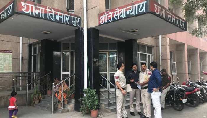 दिल्ली: यमुना में नहाने गए तीन दोस्तों की मौत, एक बाल-बाल बचा दिल्ली: यमुना में नहाने गए तीन दोस्तों की मौत, एक बाल-बाल बचा