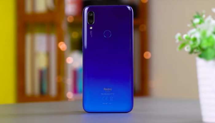 बजट स्मार्टफोन में लॉन्च हुआ Redmi 7, जानें धांसू फीचर्स बजट स्मार्टफोन में लॉन्च हुआ Redmi 7, जानें धांसू फीचर्स