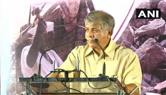 उम्मीदवारों की जाति का उल्लेख करने पर कावडे ने की प्रकाश आंबेडकर की आलोचना उम्मीदवारों की जाति का उल्लेख करने पर कावडे ने की प्रकाश आंबेडकर की आलोचना