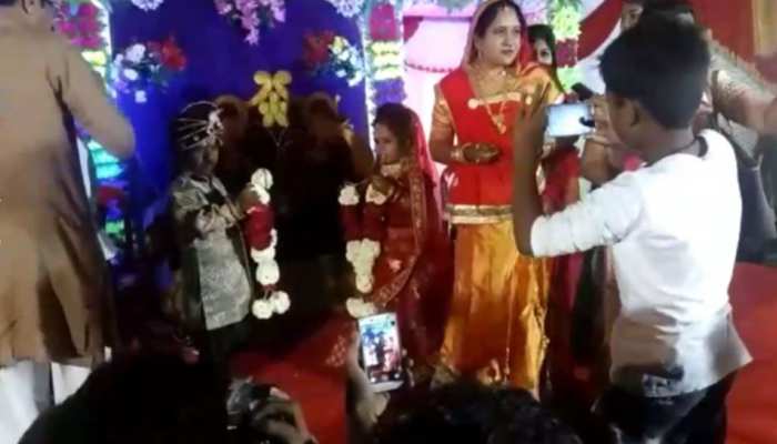 36 इंच के दूल्हे को मिली अपने साइज की दुल्हन, जमकर नाचे बाराती 36 इंच के दूल्हे को मिली अपने साइज की दुल्हन, जमकर नाचे बाराती