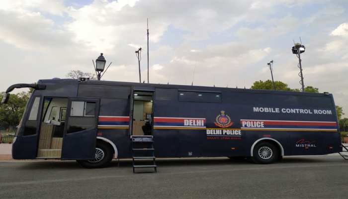 दिल्ली पुलिस हो गई और हाईटेक, मिल गया ये अत्याधुनिक सिस्टम, अब आतंकियों की खैर नहीं दिल्ली पुलिस हो गई और हाईटेक, मिल गया ये अत्याधुनिक सिस्टम, अब आतंकियों की खैर नहीं
